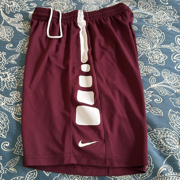 Men's NIKE maroon Athletic Shorts- L - Picture 5 of 5